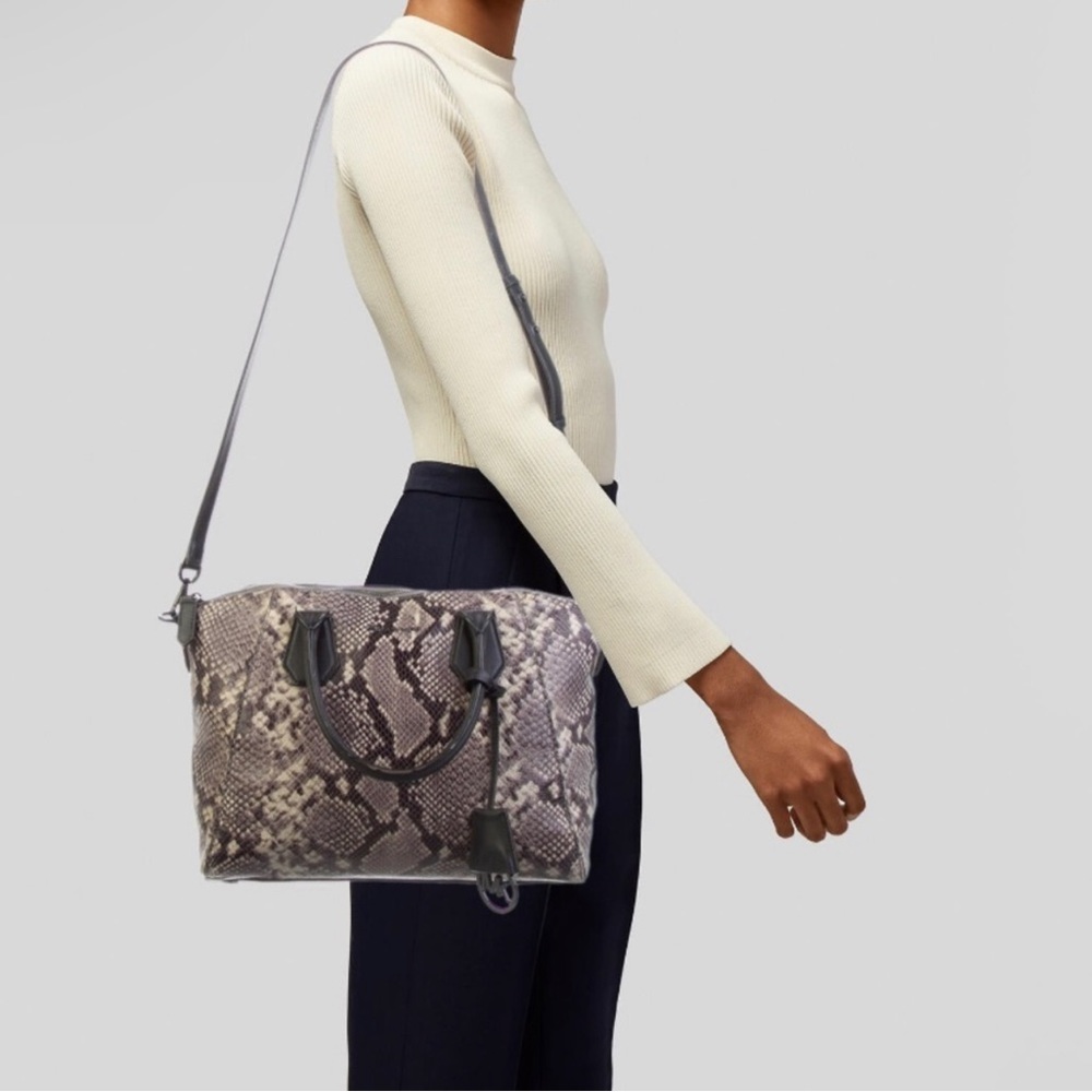 GUC- MICHAEL KORS embossed leather bag